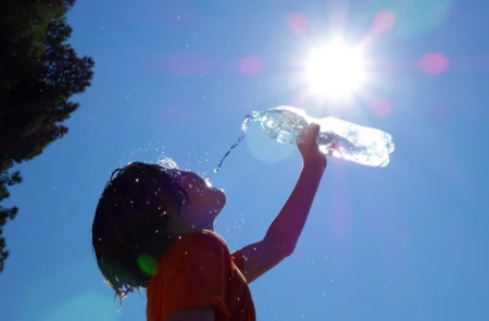 child_drinking_water_sun